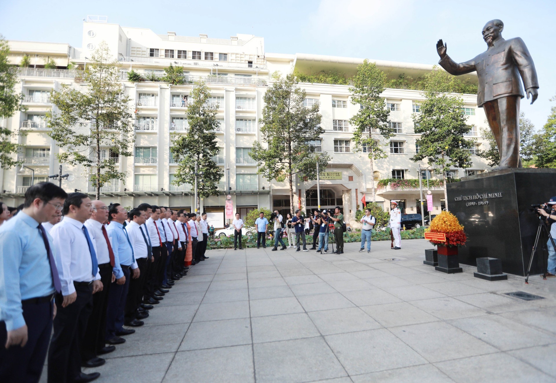 Trưởng ban Tuyên giáo T.Ư Nguyễn Trọng Nghĩa đánh trống khai mạc Hội Báo toàn quốc 2024- Ảnh 1.