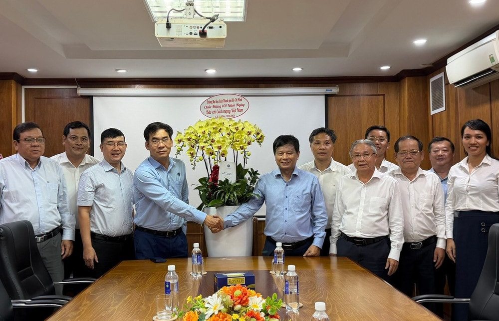 Tiến sĩ Lê Trường Sơn, Hiệu trưởng Trường Đại học Luật TP.HCM cùng đoàn công tác đến thăm Hội Nhà báo Việt Nam ( VP Đại diện tại TP.HCM). img-20260618-161204.jpg