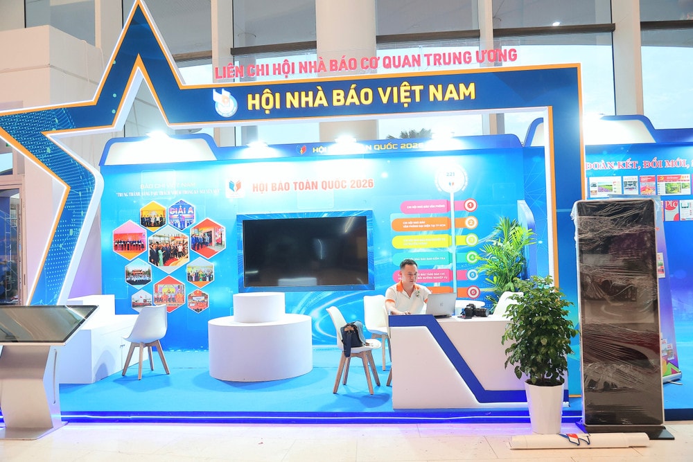 Gian hàng của Liên chi Hội Nhà báo cơ quan Trung ương Hội Nhà báo Việt Nam. Ảnh: Đình Trung a4ecdadd-e64c-4e6d-9bfc-c6b07c8b24ba-1-201-a.jpg