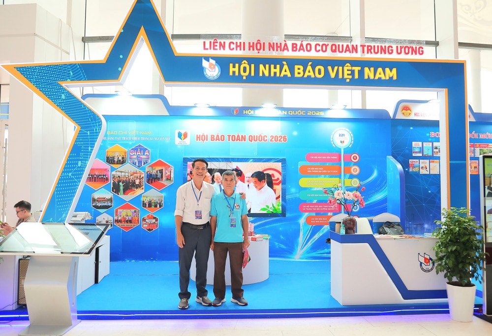 Gian trưng bày của Liên chi Hội Nhà báo cơ quan Trung ương Hội Nhà báo Việt Nam. Ảnh: Đình Trung f85353a7-df28-4f2c-8255-8f318b7fab18-1-201-a.jpg