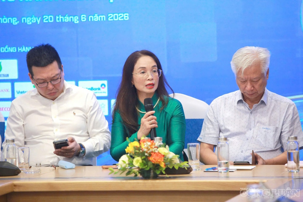 Bà Vũ Thị Ánh Hồng, Phó Tổng biên tập Tạp chí Kinh tế - Tài chính tham gia thảo luận. clo_br_2aoboqenypqidbdblvhmjfhgebwmq6jakrky5qxe.jpg