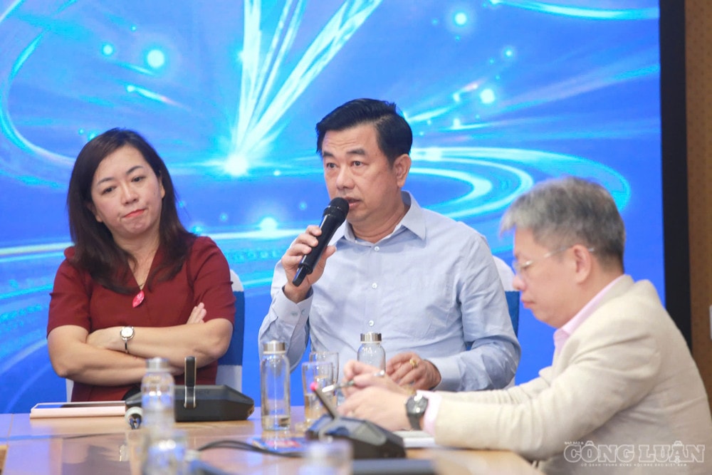 Ông Nguyễn Minh Đức, Phó Giám đốc Báo, Đài và Phát thanh Truyền hình Hà Nội nêu ý kiến. clo_br_2a2e5e741da29cfcc5b3.jpg