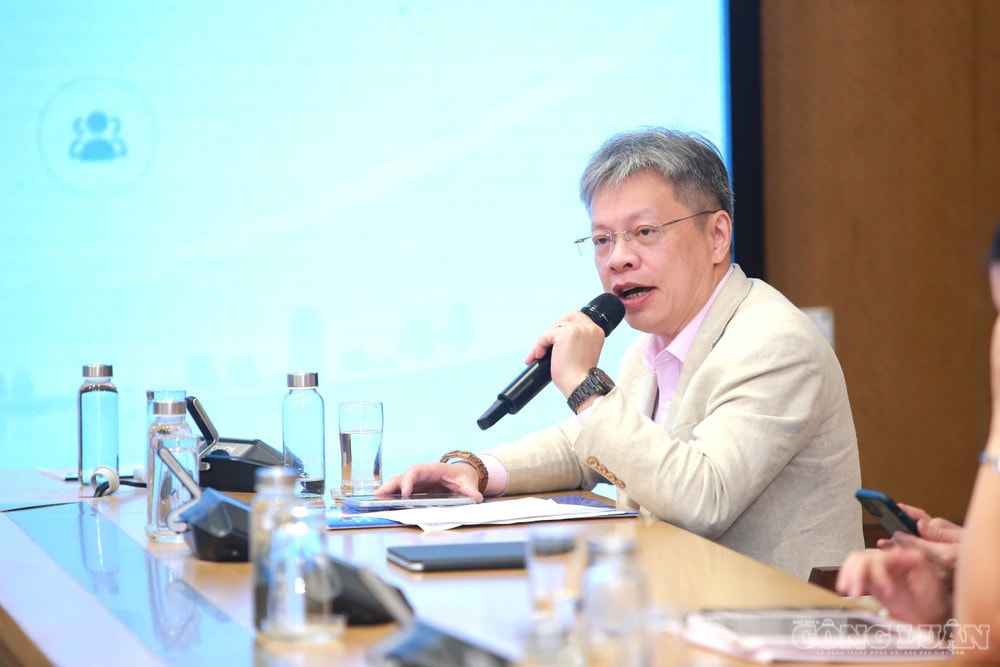Ông Lê Quốc Vinh - Chủ tịch HĐQT Tập đoàn Truyền thông Lê (Le Group of Companies) - người điều phối phiên thảo luận. clo_br_e670a714e4c2659c3cd3.jpg