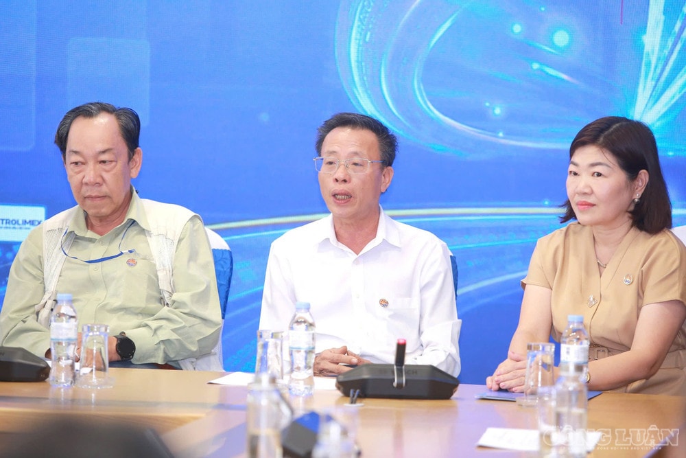 Ông Lê Văn Nhi - Phó Chủ tịch Thường trực Hội Nhà báo TP Đà Nẵng tham gia thảo luận. clo_br_808c66b4b162303c6973.jpg