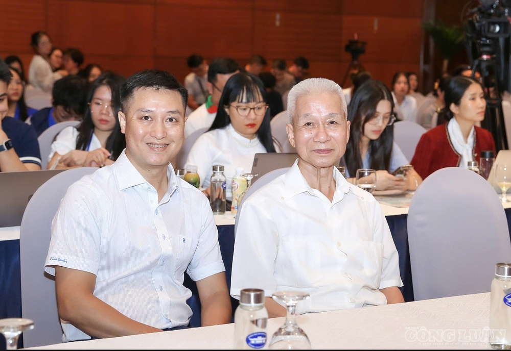 Nhà báo Nguyễn Hoàng Nhật, Phó Trưởng ban Nhân Dân điện tử, Báo Nhân Dân (bên trái) clo_br_anh-chup-man-hinh-2026-06-19-luc-170819.png