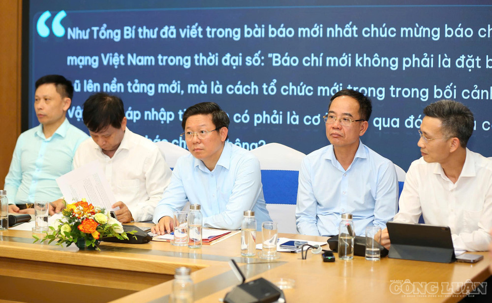 Theo ông Trần Thanh Lâm, mục tiêu của việc sắp xếp báo chí không chỉ là tinh gọn bộ máy mà còn hình thành các cơ quan báo chí mạnh, đủ năng lực dẫn dắt dư luận xã hội và làm chủ không gian mạng. clo_br_222333.jpg