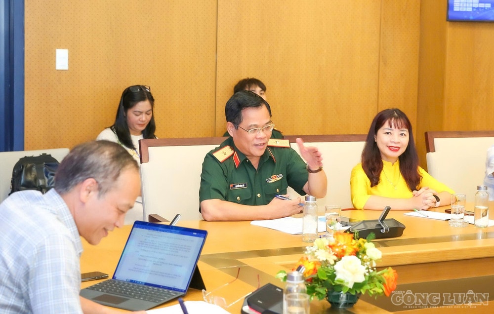 Thiếu tướng Nguyễn Văn Sáu cho biết, AI có khả năng tác động trực tiếp đến nhận thức, hành vi và niềm tin của con người với tốc độ và quy mô chưa từng có. (Ảnh: Sơn Hải) clo_br_2aoboqelunycmqhzynqa69zeslzvslfhlyhpeik4.jpg