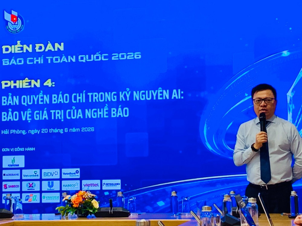 Ông Lê Quốc Minh, Ủy viên Trung ương Đảng, Tổng Biên tập Báo Nhân Dân, Phó Trưởng Ban Tuyên giáo và Dân vận Trung ương, Chủ tịch Hội Nhà báo Việt Nam phát biểu tại phiên thảo luận. img-0213.jpg