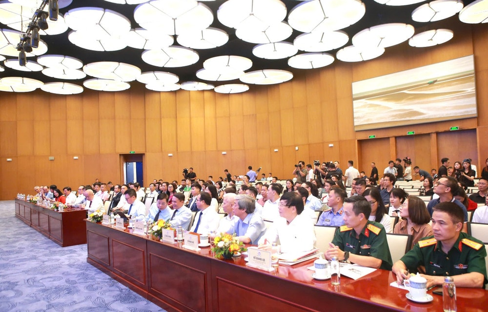 Đại biểu tham dự phiên bế mạc Diễn đàn Báo chí toàn quốc 2026. z7957447344788-c31236509664141a396f4079b8baca49.jpg