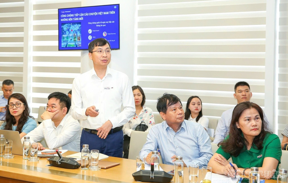 Nhà báo Trần Tiến Duẩn trình bày tham luận tại phiên thảo luận “Quảng bá hình ảnh Việt Nam trên hệ sinh thái báo chí số”. Ảnh: Sơn Hải clo_br_p52.jpg