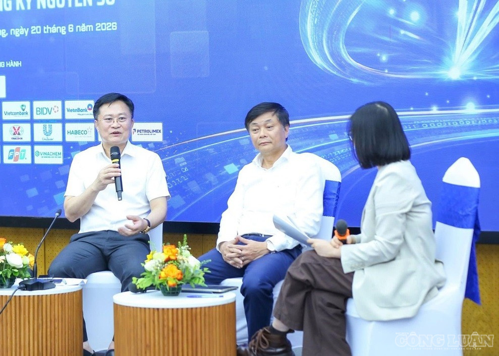 Nhà báo Phạm Văn Tuấn phát biểu tại phiên thảo luận “Tự chủ chiến lược của cơ quan báo chí trong kỷ nguyên số”. Ảnh: Sơn Hải clo_br_1tu2-7731.jpg